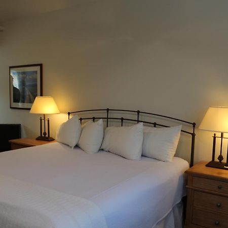 Отель Cedar Creek New Haven Экстерьер фото