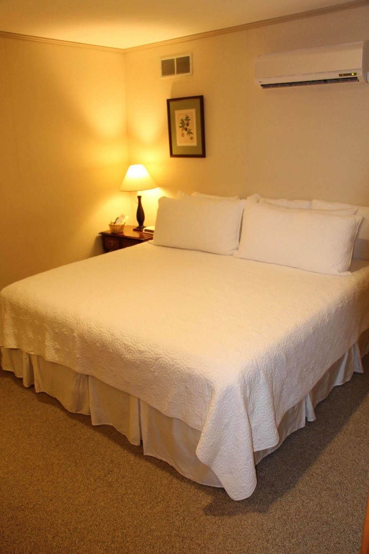Отель Cedar Creek New Haven Экстерьер фото