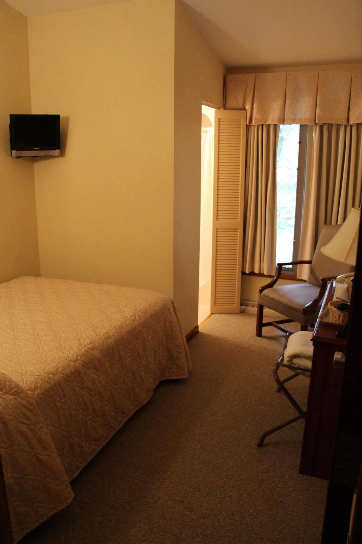Отель Cedar Creek New Haven Экстерьер фото