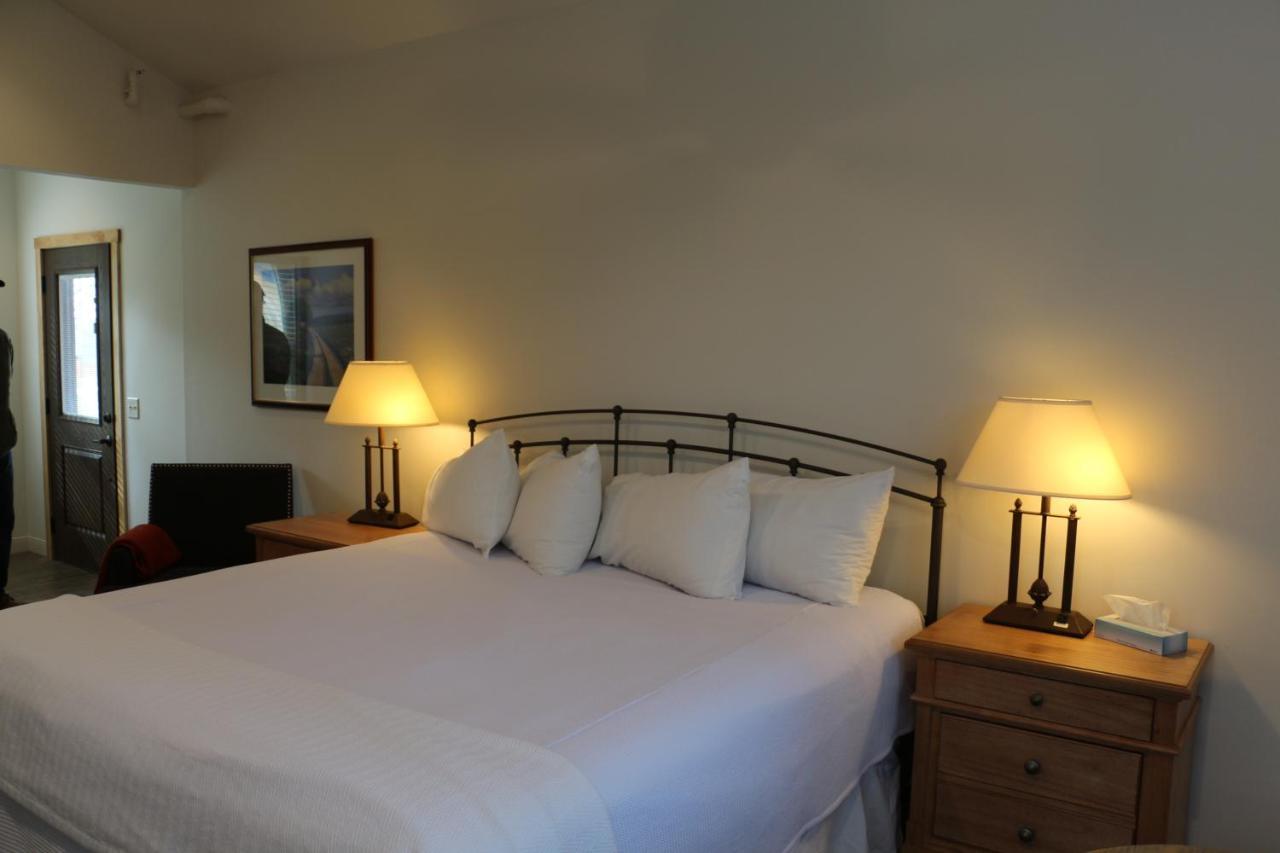 Отель Cedar Creek New Haven Экстерьер фото